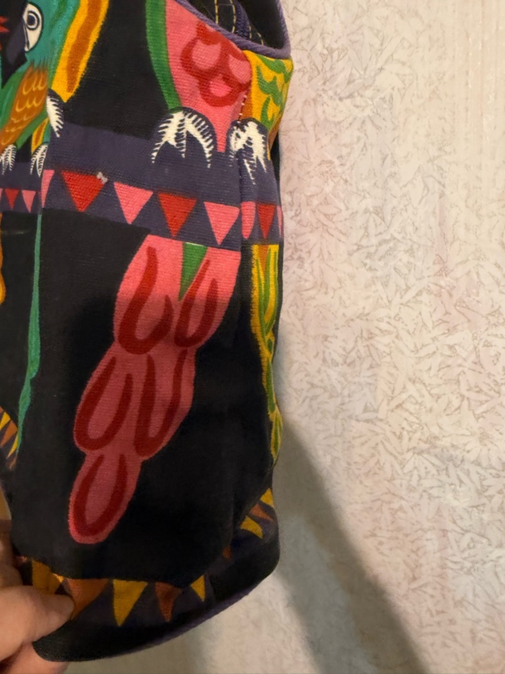 Source Unknown Black Travel Bag with Multicolor Parrot Print, Lg Weekender Bag - Picture 5 of 11